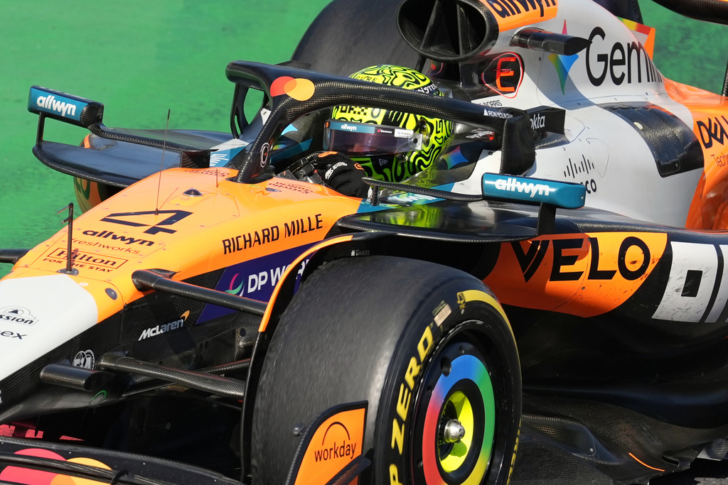 McLaren driver Lando Norris of Britain steers during the Formula One Mexico Grand Prix in Mexico City, Sunday, Oct. 26, 2025. (AP Photo/Eduardo Verdugo)