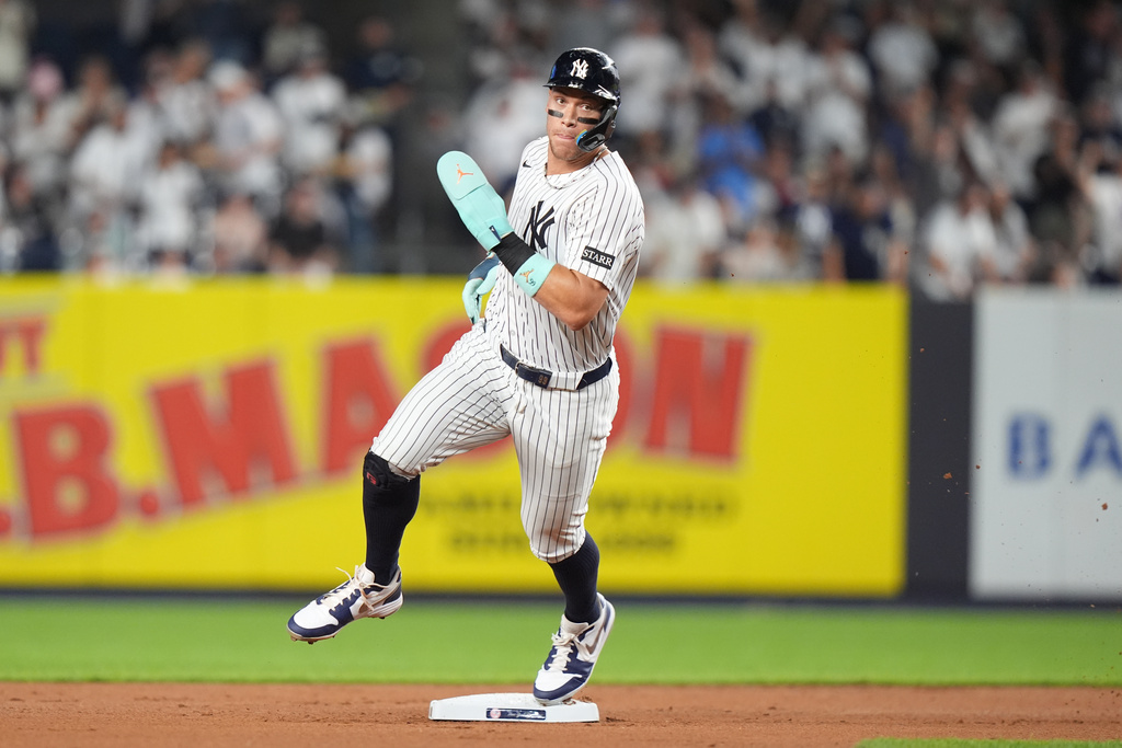 New York Yankees' Aaron Judge runs to third base on a single by Ben Rice during the first inning of a baseball game against the Chicago White Sox Tuesday, Sept. 23, 2025, in New York. (AP Photo/Frank Franklin II)