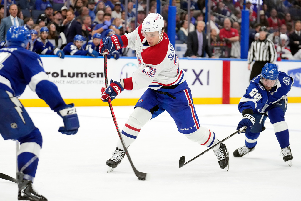 Montréal Canadiens left wing Juraj Slafkovský (20) prepares to score after getting around Tampa Bay Lightning right wing Nikita Kucherov (86) during the third period of an NHL hockey game Sunday, Dec. 28, 2025, in Tampa, Fla. (AP Photo/Chris O'Meara)