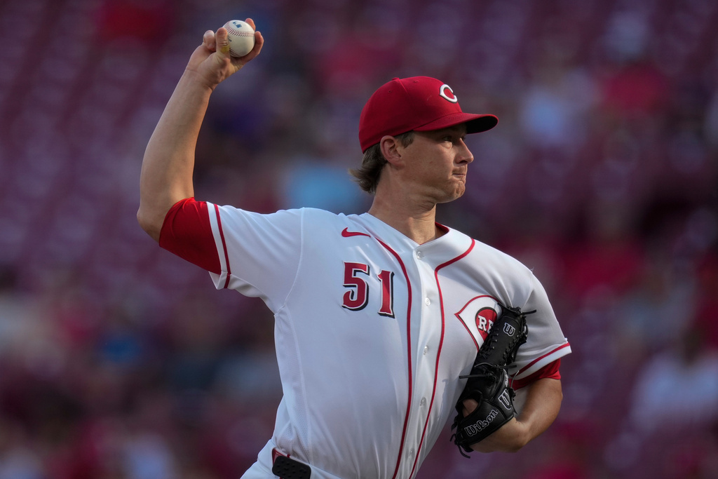 Cincinnati Reds pitcher Brady Singer throws during the first inning of a baseball game against the Athletics in Cincinnati, Tuesday, Aug. 4, 2026. (AP Photo/Carolyn Kaster)
