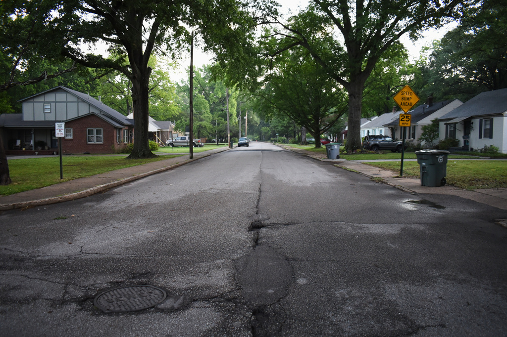 A portion of Shotwell Street in Memphis, Tenn., that is now a dividing line between two newly-redrawn congressional districts, is seen Thursday, May 7, 2026, in Memphis, Tenn. (AP Photo/Sophie Bates)