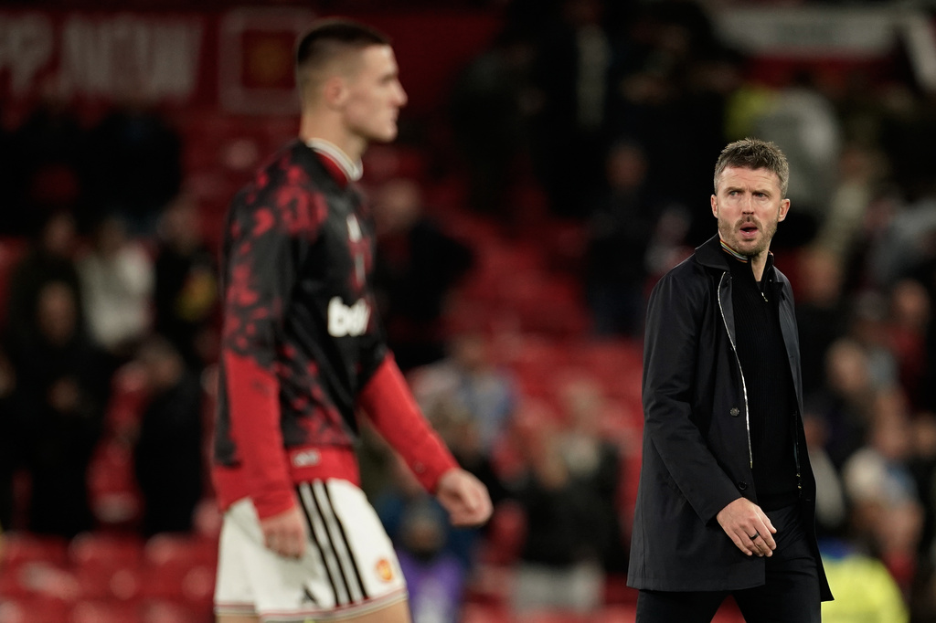Manchester United's head coach Michael Carrick, right, leaves the field after the English League Cup third round soccer match between Manchester United and Brighton and Hove Albion in Manchester, England, Wednesday, Sept. 16, 2026. (AP Photo/Dave Thompson)