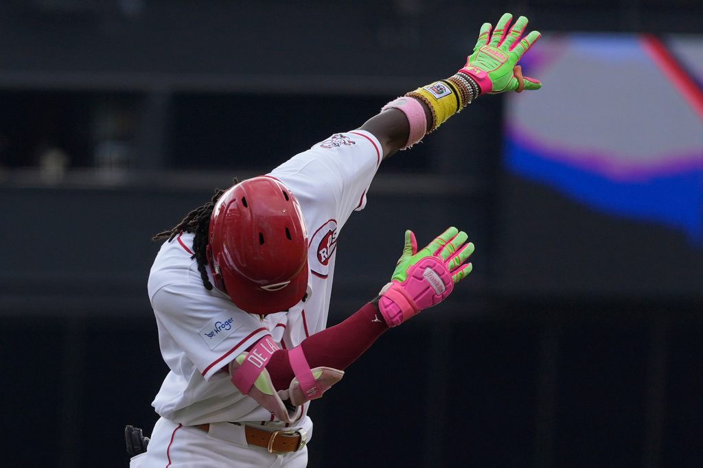 Cincinnati Reds shortstop Elly De La Cruz celebrates as he rounds the bases after hitting a solo home run during the first inning of a baseball game against the Athletics in Cincinnati, Thursday, Aug. 6, 2026. (AP Photo/Carolyn Kaster)