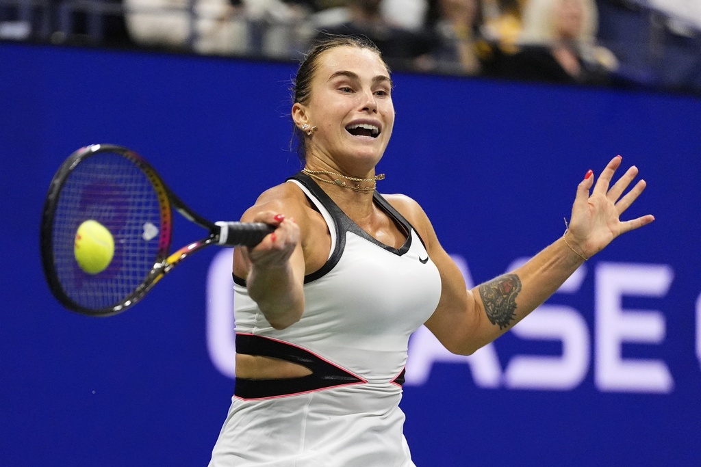 Aryna Sabalenka, of Belarus, returns a shot against Amanda Anisimova, of the United States, during the women's finals of the U.S. Open tennis championships, Saturday, Sept. 6, 2025, in New York. (AP Photo/Yuki Iwamura)