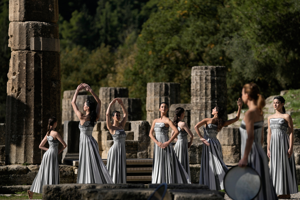 Dancers playing the role of priestesses perform during a rehearsal ahead of the flame lighting for the Milan Cortina 2026 Winter Olympics, at the Ancient Olympia site, Greece, Monday, Nov. 24, 2025. (AP Photo/Thanassis Stavrakis)