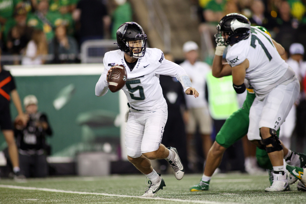 Portland State quarterback Gabe Downing (5) runs the ball during the first half of an NCAA college football game against Oregon, Friday, Sept. 18, 2026, in Eugene, Ore. (AP Photo/Lydia Ely)