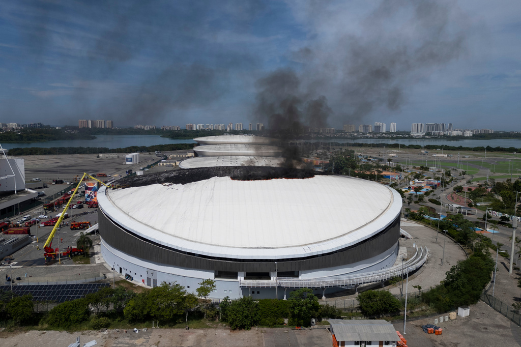 The roof of the Rio de Janeiro's Olympic Park velodrome is on fire, Wednesday, April 8, 2026. (AP Photo/Bruna Prado)