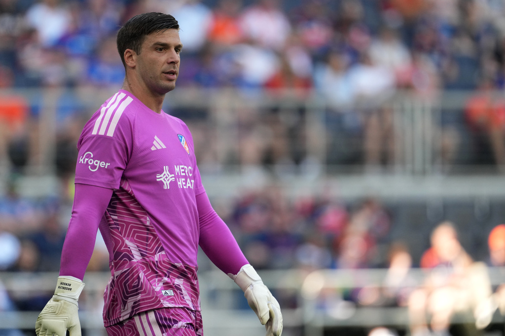 FC Cincinnati goalkeeper Evan Louro starts in place of injured goalkeeper Roman Celentano during the first half of an MLS soccer match against CF Montréal, Sunday, March 22, 2026, in Cincinnati. (AP Photo/Kareem Elgazzar)