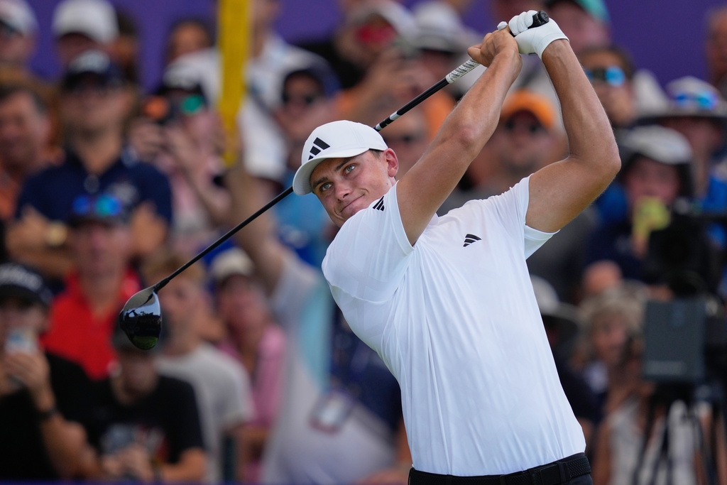FILE - Ludvig Aberg, of Sweden, hits off the first tee during the final round of World Tour Golf Championship in Dubai, United Arab Emirates, Nov. 16, 2025. (AP Photo/Altaf Qadri, File)