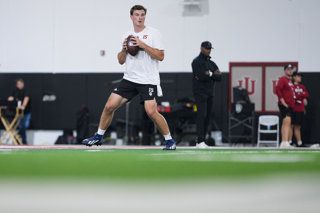 Indiana quarterback Fernando Mendoza looks to throw a pass during the school's NFL football pro day Wednesday, April 1, 2026, in Bloomington, Ind. (AP Photo/AJ Mast)
