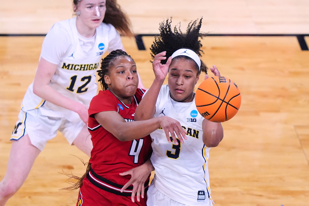 Louisville forward MacKenly Randolph (4) makes a pass in front of Michigan guard Mila Holloway (3) in the first half in the Sweet 16 of the NCAA college basketball tournament, Saturday, March 28, 2026, in Fort Worth, Texas. (AP Photo/LM Otero)