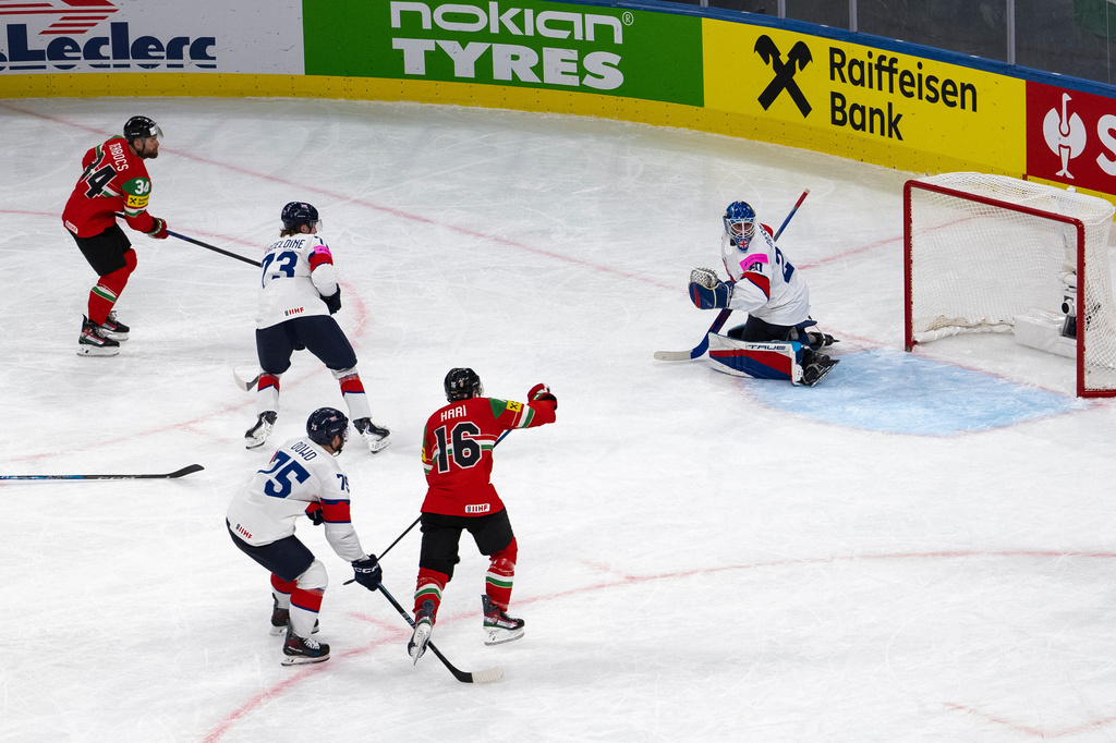Hungary's Istvan Terbocs, left, scores during the Men's Ice Hockey World Championship preliminary round game between Hungary and Great Britain, in Zurich, Switzerland, Tuesday May 19, 2026. (Andreas Becker/Keystone via AP)