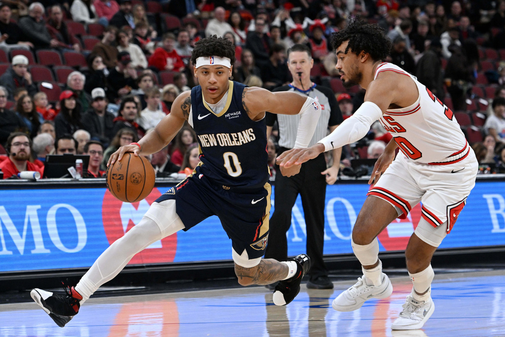 New Orleans Pelicans' Jeremiah Fears (0) drives against Chicago Bulls' Tre Jones during the first half of an NBA basketball game, Wednesday, Dec. 31, 2025, in Chicago. (AP Photo/Paul Beaty)