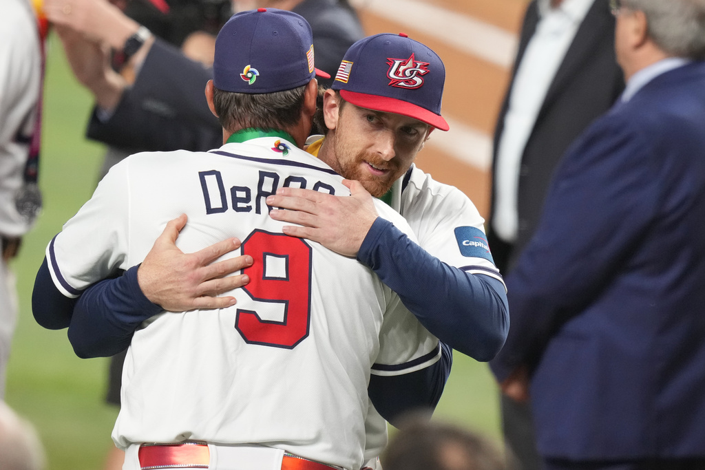 United States manager Mark DeRosa hugs starting pitcher Nolan McLean at the end of the championship game of the World Baseball Classic against Venezuela, Tuesday, March 17, 2026, in Miami. (AP Photo/Lynne Sladky)