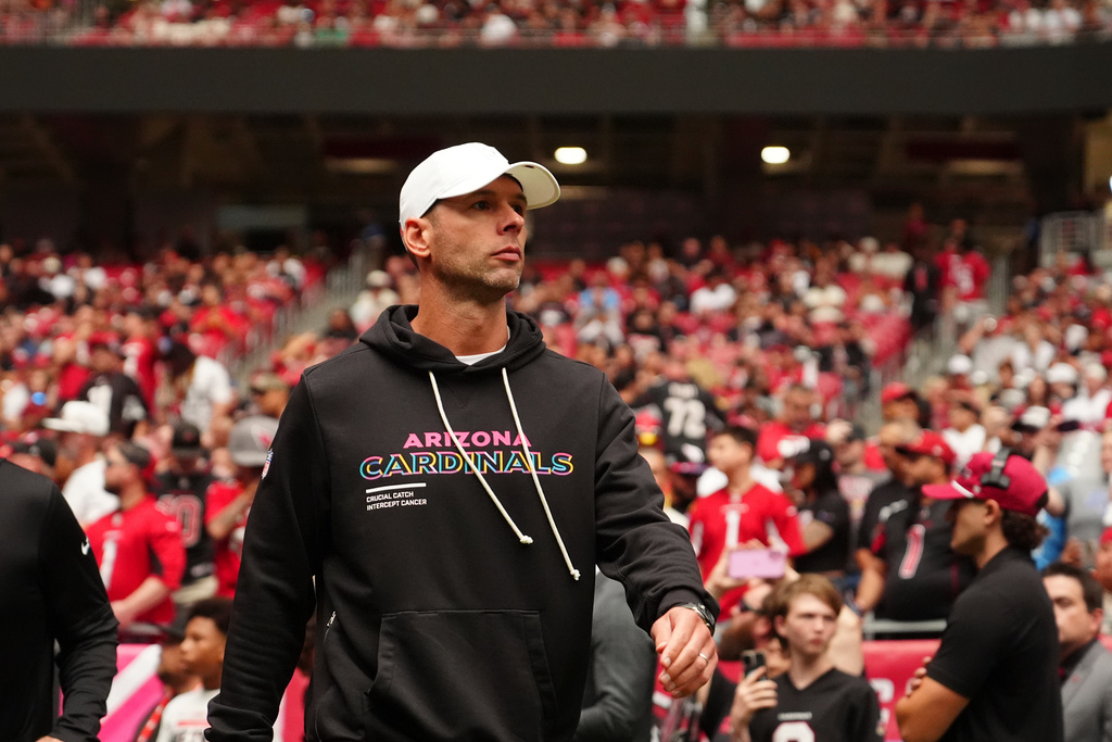 Arizona Cardinals head coach Jonathan Gannon walks onto the field before an NFL football game against the Tennessee Titans, Sunday, Oct. 5, 2025, in Glendale, Ariz. (AP Photo/Ross D. Franklin)