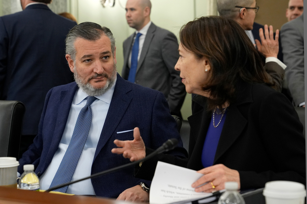 FILE - Senate Commerce, Science, and Transportation Committee Chair Sen. Ted Cruz, R-Texas, left, talks with ranking member Sen. Maria Cantwell, D-Wash., right, before the start a hearing on Capitol Hill in Washington, Wednesday, Jan. 15, 2025. (AP Photo/Susan Walsh,File)