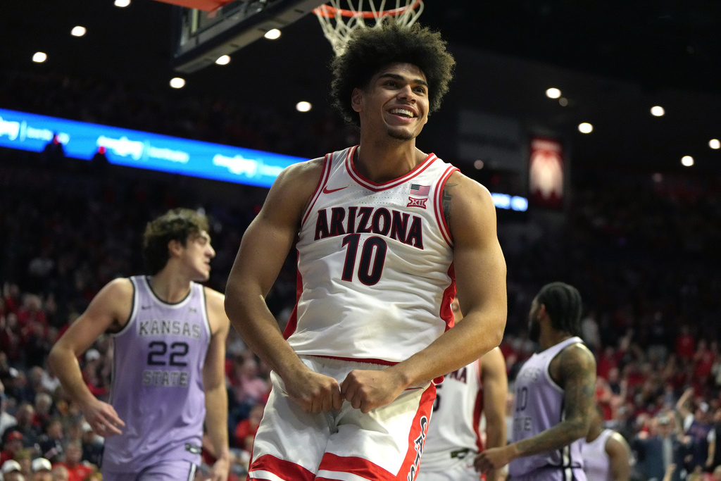 Arizona forward Koa Peat reacts after scoring against Kansas State during the second half of an NCAA college basketball game, Wednesday, Jan. 7, 2026, in Tucson, Ariz. (AP Photo/Rick Scuteri)