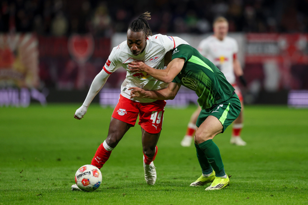 Leipzig's Yan Diomandé, left, and Wolfsburg's Kento Shiogai in action during the Bundesliga soccer match between RB Leipzig and VfL Wolfsburg in Leipzig, Germany, Sunday Feb. 15, 2026. (Jan Woitas/dpa via AP)