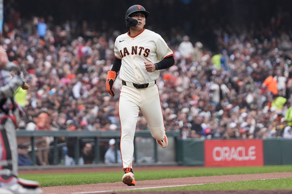 San Francisco Giants' Jung Hoo Lee runs home to score against the Miami Marlins during the third inning of a baseball game Sunday, April 26, 2026, in San Francisco. (AP Photo/Jeff Chiu)