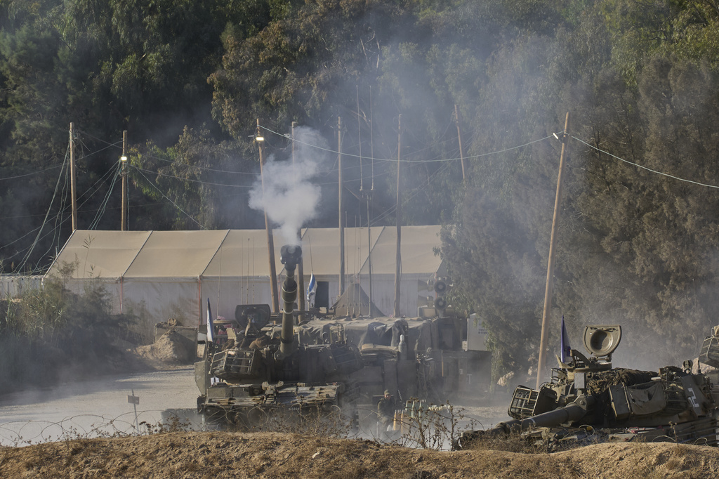 An Israeli mobile artillery unit fires a shell from southern Israel towards the Gaza Strip, in a position near the Israel-Gaza border on, Sunday, Sept. 21, 2025. (AP Photo/Ohad Zwigenberg)