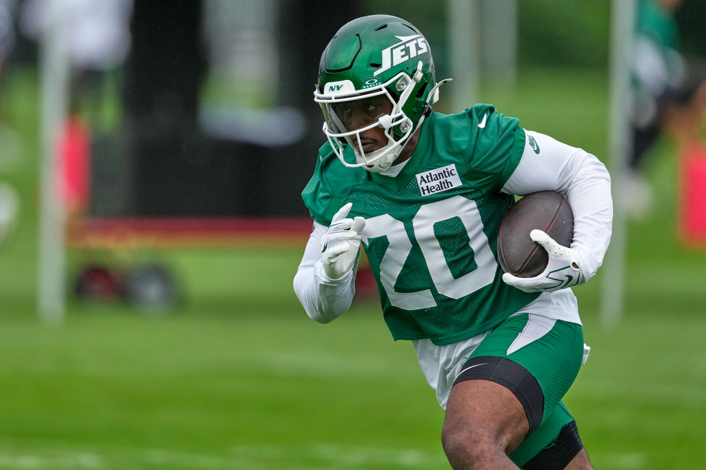 New York Jets' Breece Hall runs the ball during practice at the team’s NFL football training camp in Florham Park, N.J., Thursday, July 30, 2026. (AP Photo/Seth Wenig)