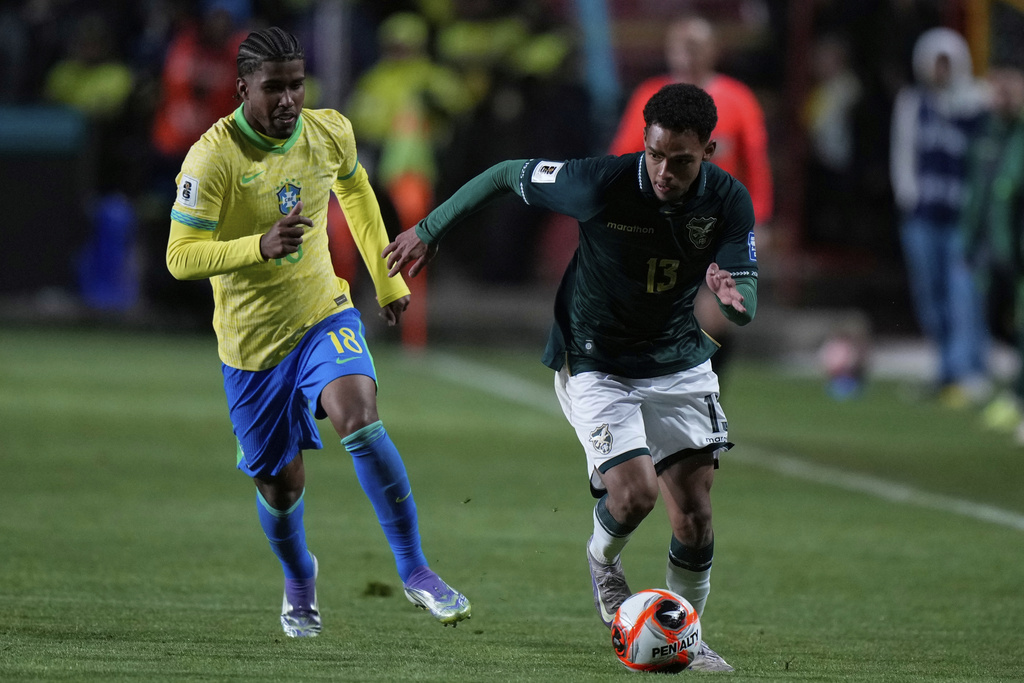 Bolivia's Moises Paniagua controls the ball challenged by Brazil's Andrey Santos during a World Cup 2026 qualifying soccer match at Villa Ingenio stadium in El Alto, Bolivia, Tuesday, Sept. 9, 2025. (AP Photo/Juan Karita)