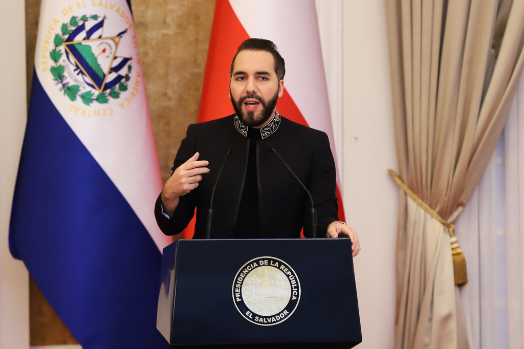 El presidente de El Salvador, Nayib Bukele, habla durante una conferencia de prensa con el presidente electo de Chile, José Antonio Kast, en el palacio presidencial, el viernes 30 de enero de 2026, en San Salvador, El Salvador. (AP Foto/Salvador Meléndez)