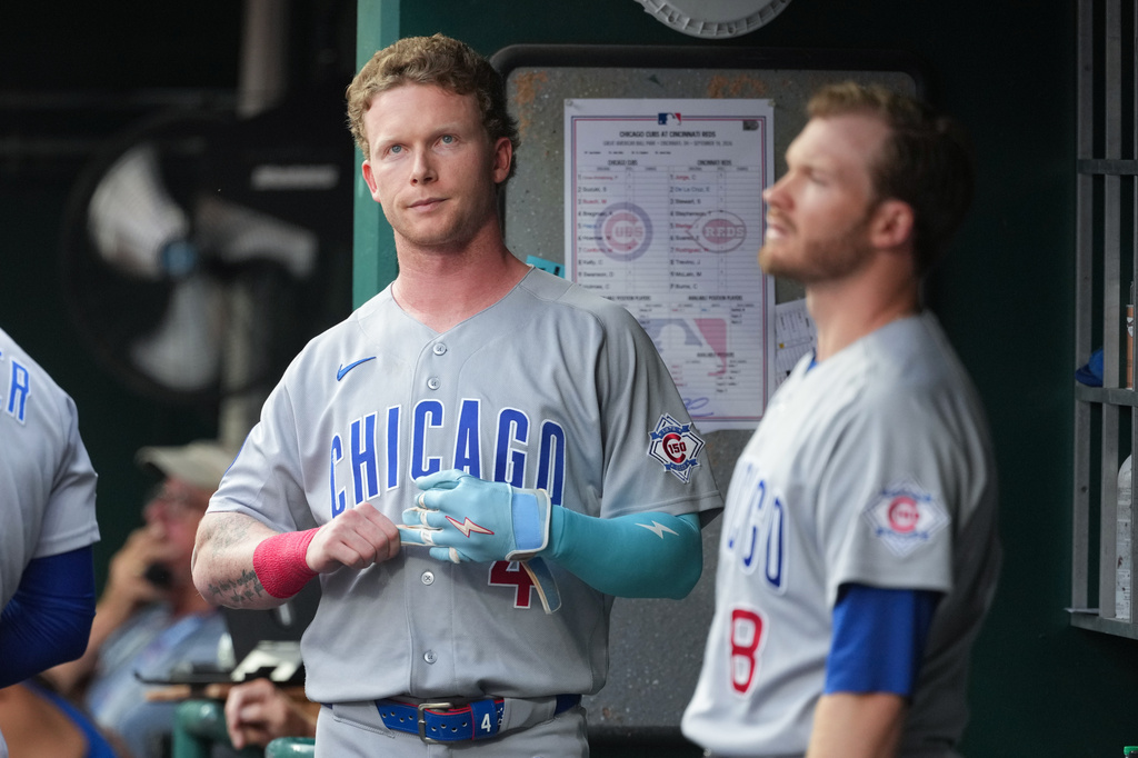 Chicago Cubs' Pete Crow-Armstrong, left, looks at the scoreboard during the first inning of a baseball game against the Cincinnati Reds, Friday, Sept. 18, 2026, in Cincinnati. (AP Photo/Kareem Elgazzar)