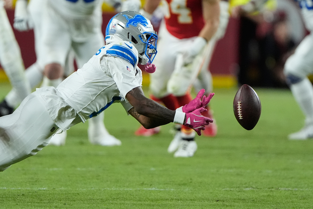 Detroit Lions wide receiver Jameson Williams is unable to catch a pass on fourth down during the second half of an NFL football game against the Kansas City Chiefs Sunday, Oct. 12, 2025, in Kansas City, Mo. (AP Photo/Charlie Riedel)