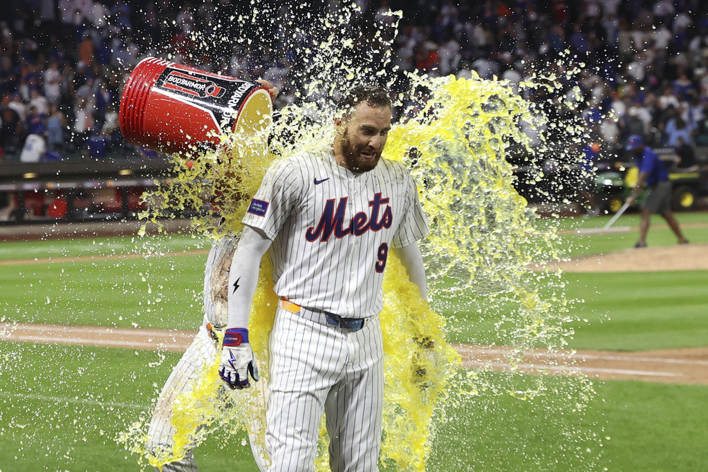 New York Mets' Pete Alonso, left, celebrates with Brandon Nimmo, right, after a walk-off win during the ninth inning of a baseball game against the Philadelphia Phillies, Tuesday, Aug. 26, 2025, in New York. (AP Photo/Pamela Smith)