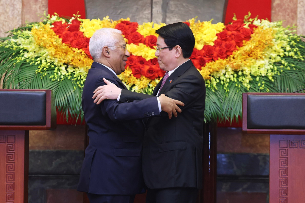 European Council President Antonio Costa, left, and Vietnamese President Luong Cuong hug after a press conference in Hanoi, Vietnam, Thursday, Jan. 29, 2026. (Bui Lam Khanh/VNA via AP)