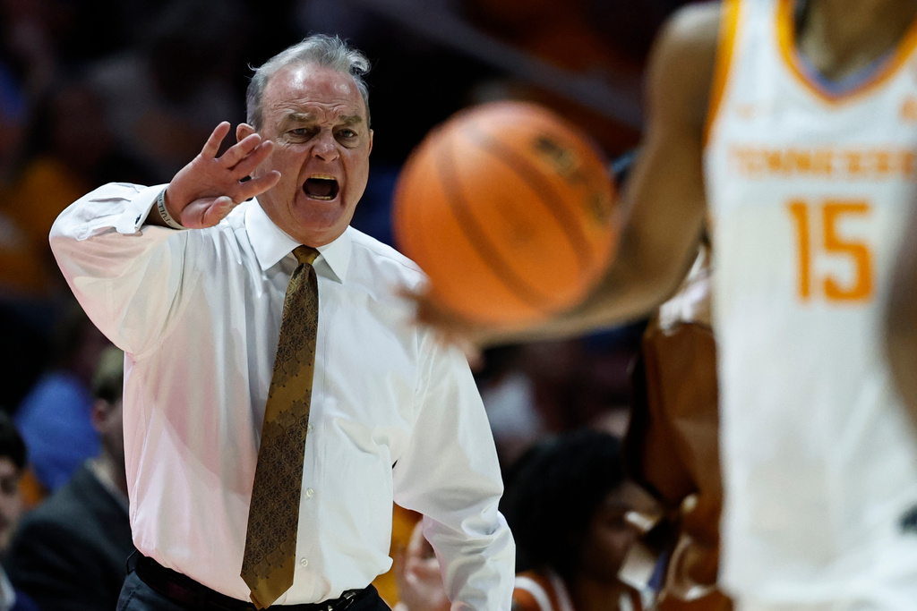 Texas head coach Vic Schaefer yells to his players during the second half of an NCAA college basketball game against Tennessee in Knoxville, Tenn., Sunday, Feb. 15, 2026. (AP Photo/Wade Payne)