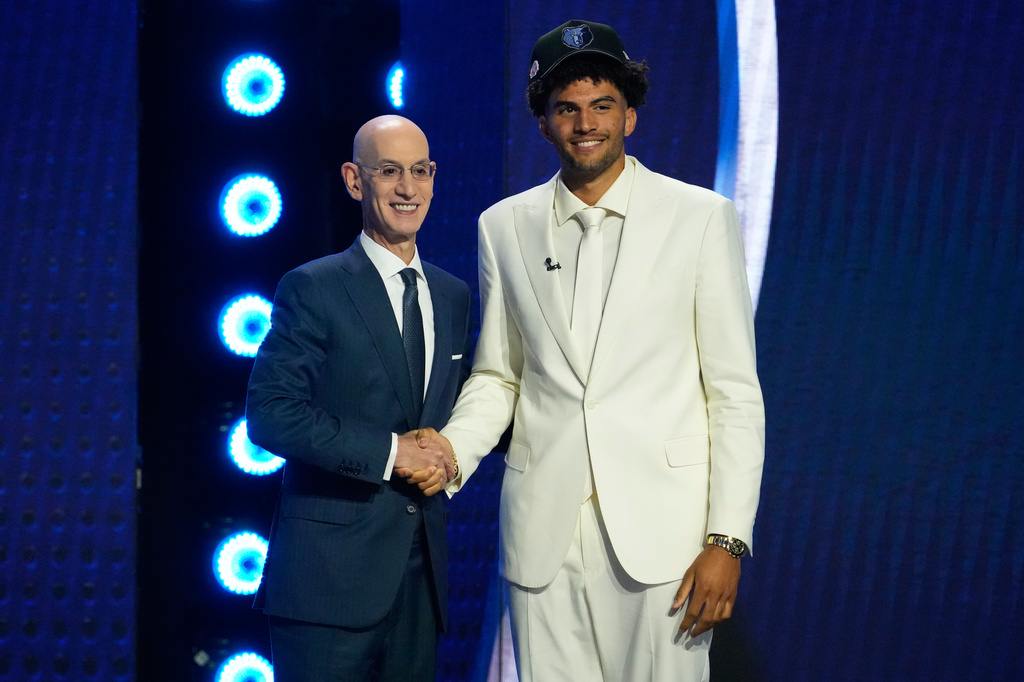 Cameron Boozer, right, poses for a photo with Adam Silver, left, NBA Commissioner, after being selected by the Memphis Grizzlies in the first round of the NBA basketball draft, Tuesday, June 23, 2026, in New York. (AP Photo/Yuki Iwamura)