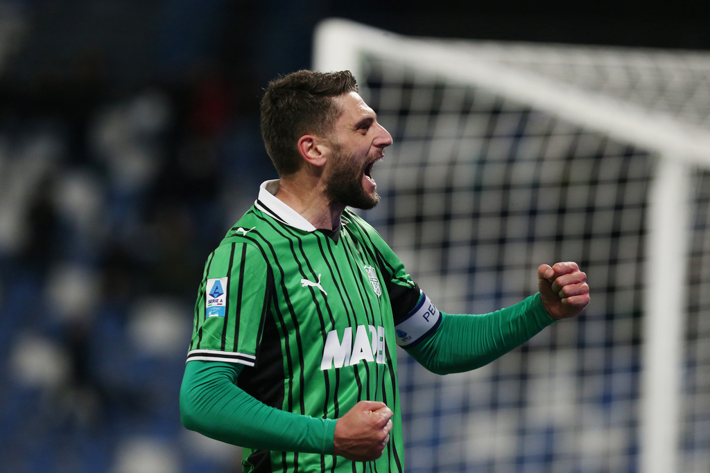 Sassuolo's Domenico Berardi celebrates scoring his second goal during the Serie A soccer match between Sassuolo and Verona in Reggio Emilia, Italy, Friday Feb. 20, 2026. (Gianni Santandrea/LaPresse via AP)