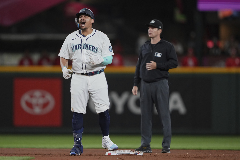 Seattle Mariners' Josh Naylor reacts after hitting a two-run double against the St. Louis Cardinals during the sixth inning of a baseball game Monday, Sept. 8, 2025, in Seattle. (AP Photo/Lindsey Wasson)