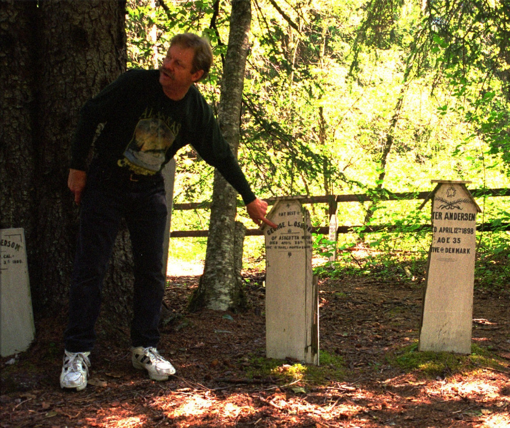 FILE - Dave McClelland, a tour operator in Skagway, Alaska, tells the story of people killed in an 1898 avalanche along the Chilkoot trail now buried in a cemetery in the abandoned gold-rush town of Dyea, Alaska, on June 8, 1997. (AP Photo/Dave Germain, File)