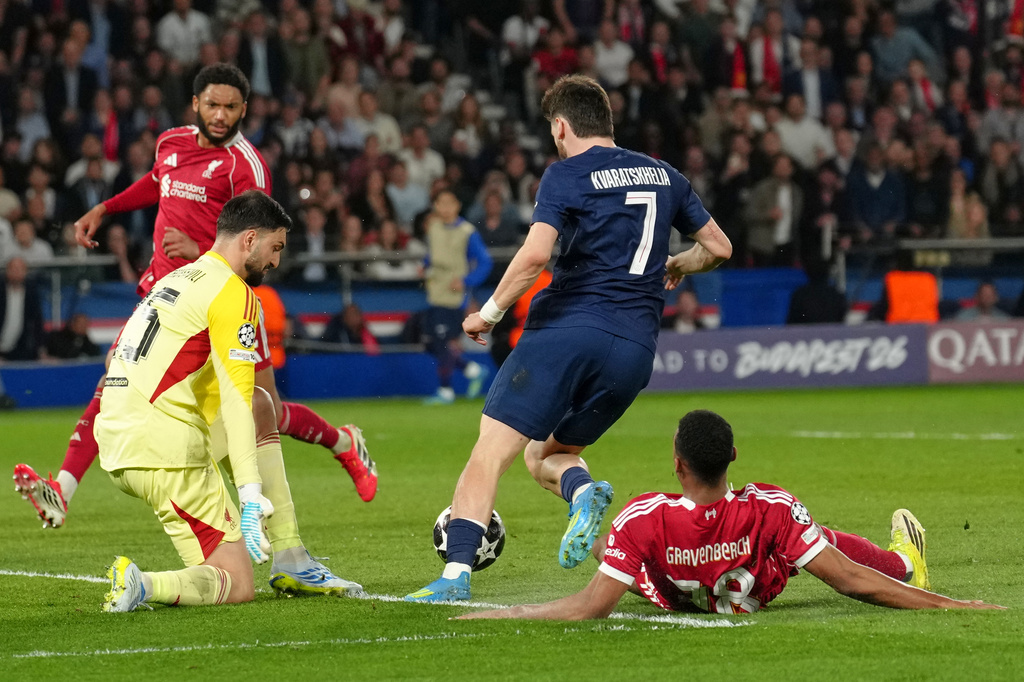 PSG's Khvicha Kvaratskhelia makes his way through on his way to score his side's second goal during the Champions League quarterfinal first leg soccer match between Paris Saint-Germain and Liverpool in Paris, Wednesday, April 8, 2026. (AP Photo/Aurelien Morissard)