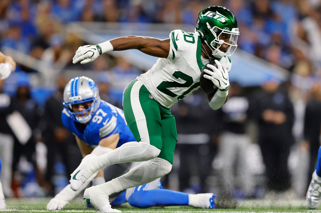 New York Jets' Breece Hall runs during the first half of an NFL football game against the Detroit Lions in Detroit, Sunday, Sept. 27, 2026. (AP Photo/Rey Del Rio)