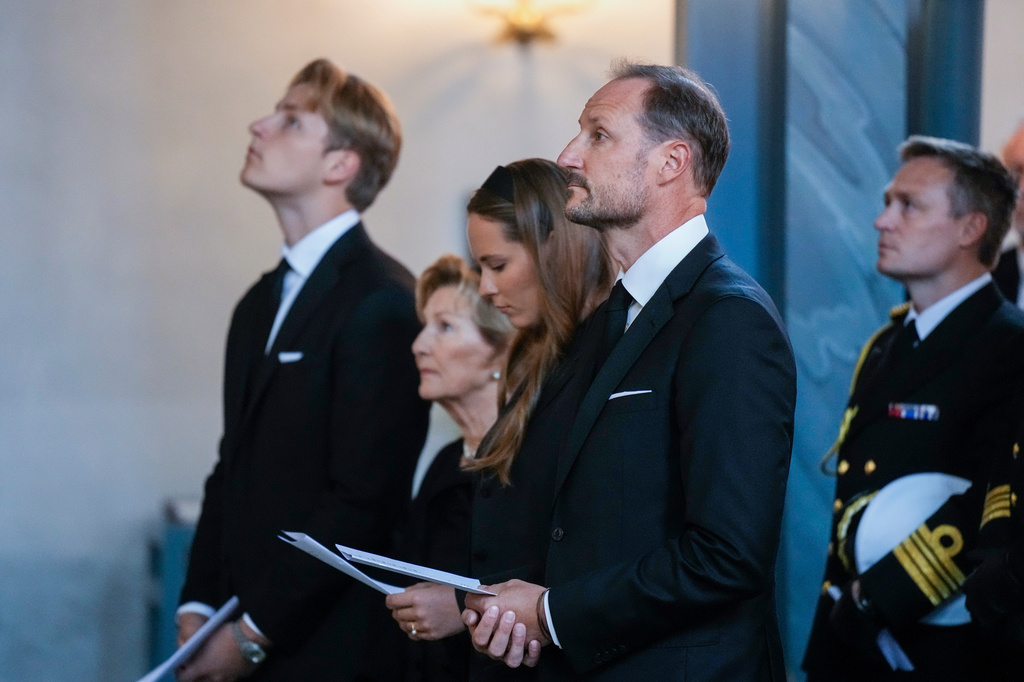 From right, Norway's King Haakon, Princess Ingrid Alexandra, Queen Sonja and Prince Sverre Magnus attend the mourning service for King Harald in Asker church, Asker, Norway, Sunday Aug. 30, 2026. (Javad Parsa/NTB via AP)