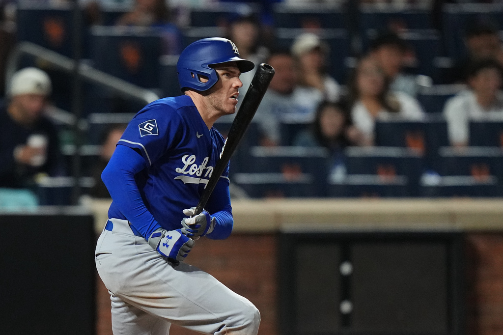 Los Angeles Dodgers' Freddie Freeman hits a single during the seventh inning of a baseball game against the New York Mets Saturday, July 25, 2026, in New York. (AP Photo/Frank Franklin II)