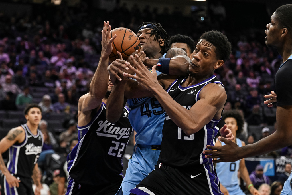 Memphis Grizzlies forward GG Jackson (45) and Sacramento Kings forward De'Andre Hunter fight for the rebound during the first half of an NBA basketball game, Wednesday, Feb. 4, 2026, in Sacramento, Calif. (AP Photo/Justine Willard)