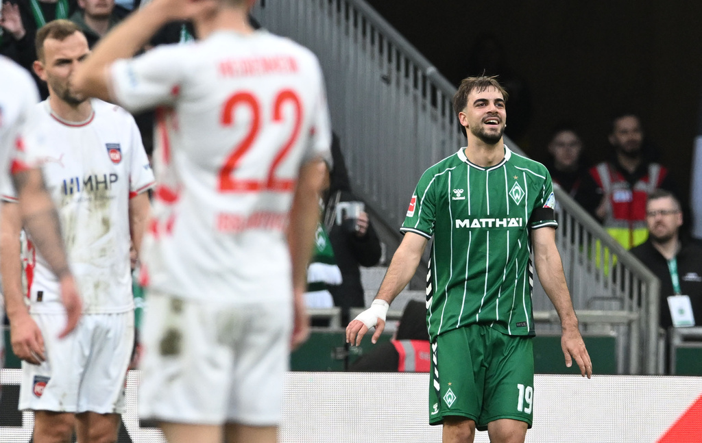 Werder's Jovan Milosevic, right, celebrates after scoring the opening goal during the German Bundesliga soccer match between Werder Bremen and 1. FC Heidenheim, in Bremen, Germany, Saturday, Feb. 28, 2026. (Carmen Jaspersen/dpa via AP)
