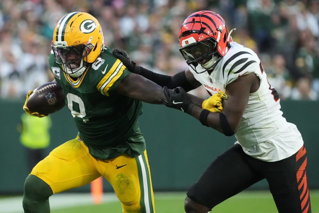 Green Bay Packers running back Josh Jacobs (8) runs against Cincinnati Bengals safety Jordan Battle (27) in the second half of an NFL football game, Sunday, Oct. 12, 2025, in Green Bay, Wis. (AP Photo/Morry Gash)