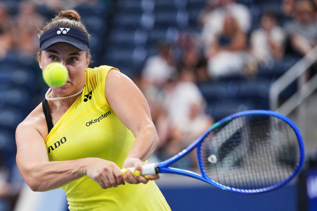 Linda Noskova, of the Czech Republic, returns the ball to Katie Volynets, of the United States, during the first round of the U.S. Open tennis championships, Monday, Aug. 31, 2026, in New York. (AP Photo/Kirsty Wigglesworth)