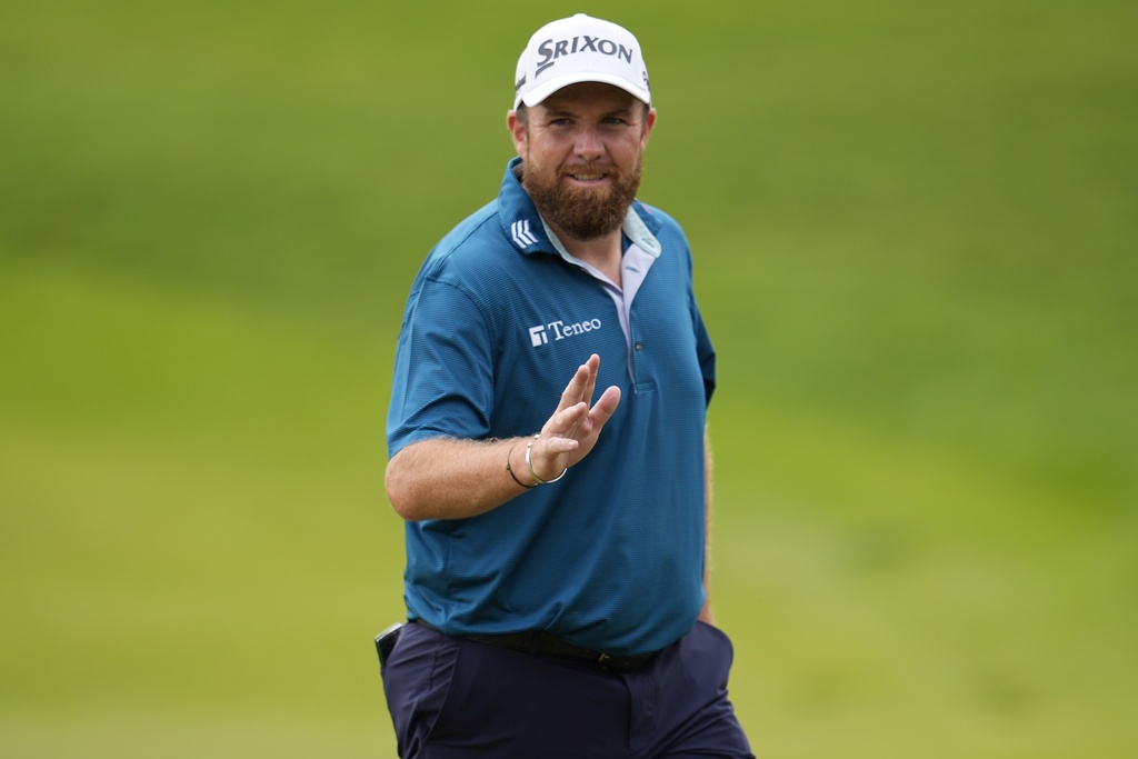 Shane Lowry, of Ireland, waves to the crowd on the 18th green during the third round of the Tour Championship golf tournament, Saturday, Aug. 23, 2025, in Atlanta. (AP Photo/Mike Stewart)