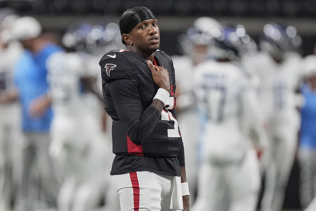 Atlanta Falcons quarterback Michael Penix Jr. warms up before a preseason NFL football game against the Tennessee Titans, Friday, Aug. 15, 2025, in Atlanta. (AP Photo/Mike Stewart)