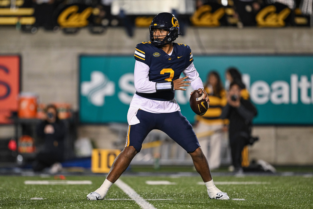 California quarterback Jaron-Keawe Sagapolutele looks to throw the ball during the first half of an NCAA college football game against SMU, Saturday, Nov. 29, 2025, in Berkeley, Calif. (AP Photo/Justine Willard)