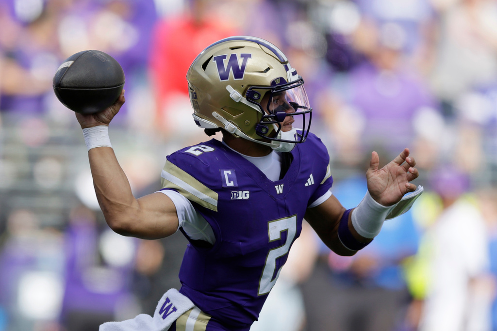 Washington quarterback Demond Williams Jr. (2) passes against the Ohio State during the first half of an NCAA college football game, Saturday, Sept. 27, 2025, in Seattle. (AP Photo/John Froschauer)