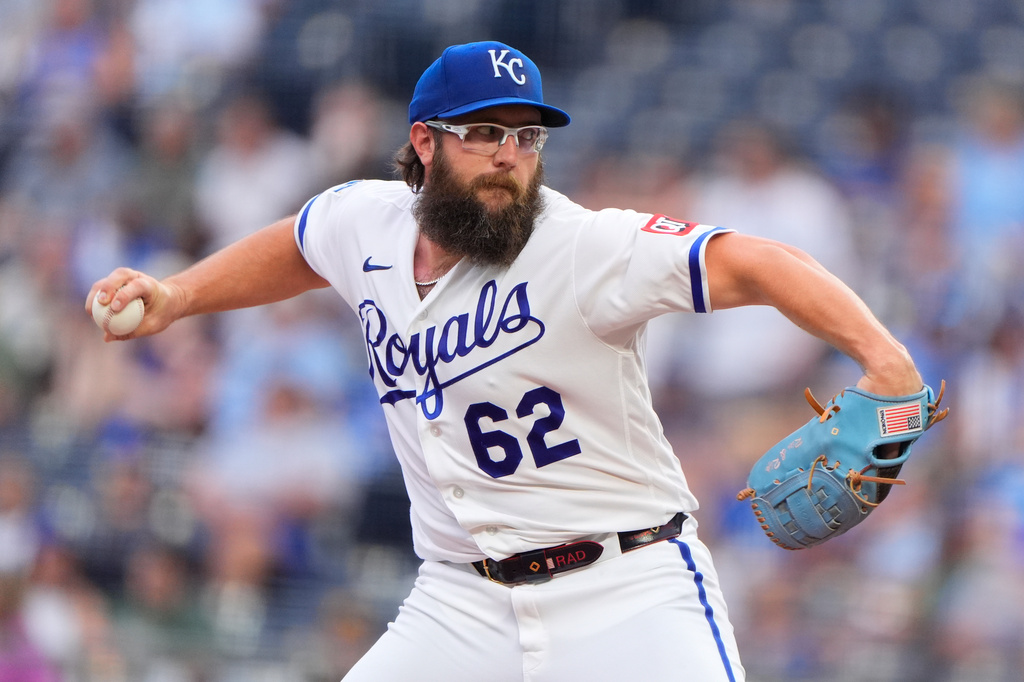 Kansas City Royals starting pitcher Randy Dobnak throws during the first inning of a baseball game against the Kansas City Royals, Tuesday, Aug. 4, 2026, in Kansas City, Mo. (AP Photo/Charlie Riedel)