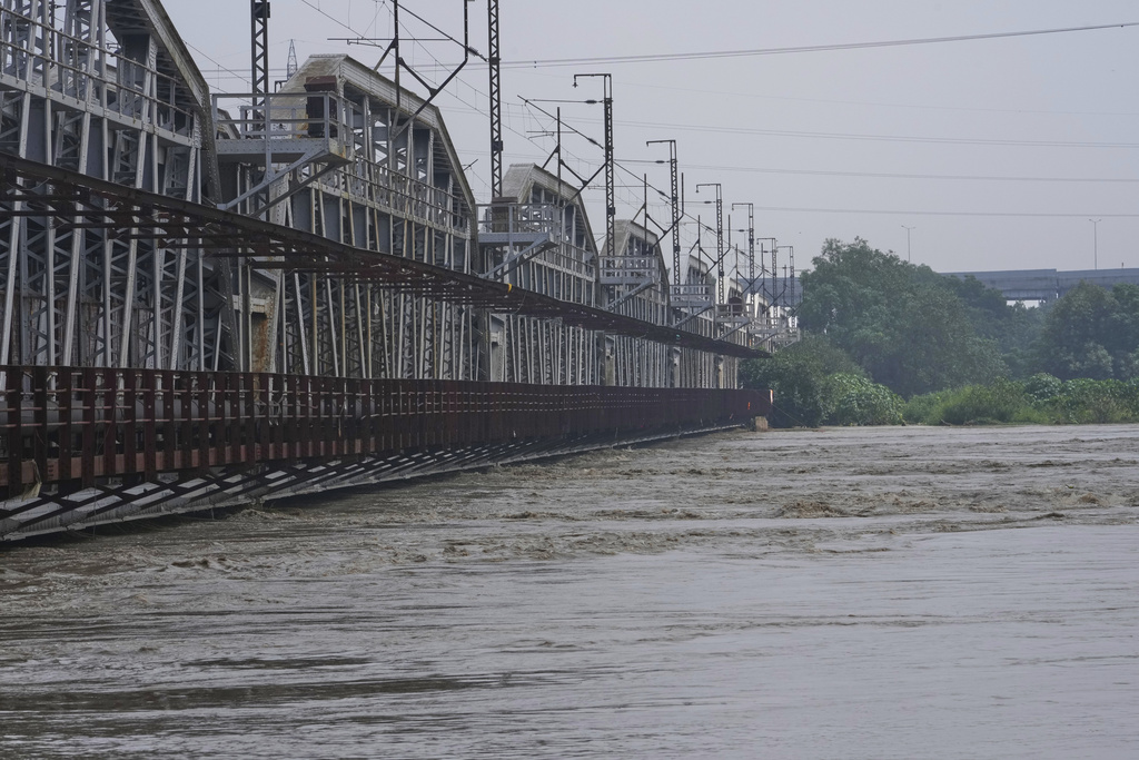 The swollen Yamuna river by incessant rain in the higher regions flows dangerously close to an old Iron bridge in New Delhi, India, Friday, Sept. 5, 2025. (AP Photo/Manish Swarup)